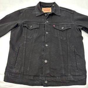 Men’s brand new Levi’s with no tags trucker denim jacket